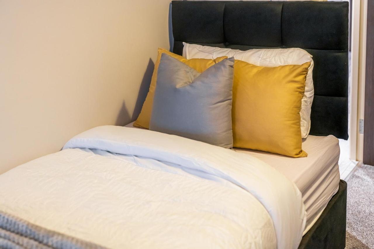 Lovely 4-Sleeper Apartment In Central Slough With Free Parking Eksteriør bilde