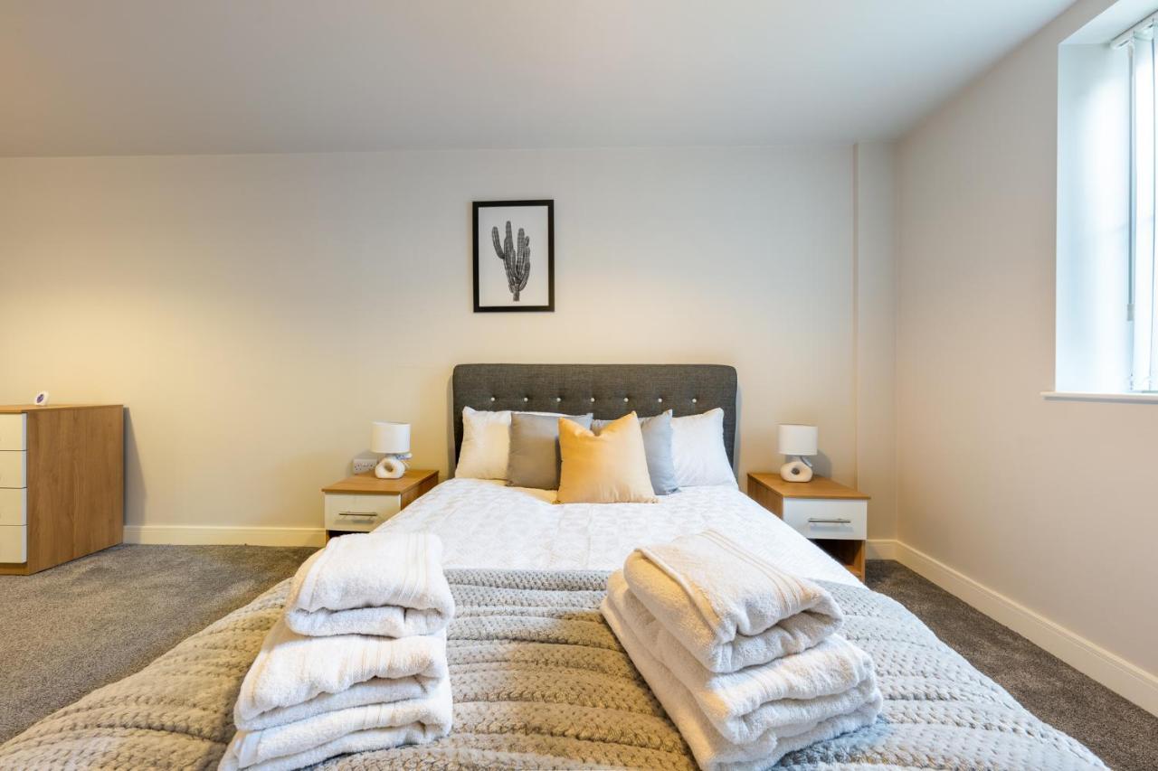 Lovely 4-Sleeper Apartment In Central Slough With Free Parking Eksteriør bilde