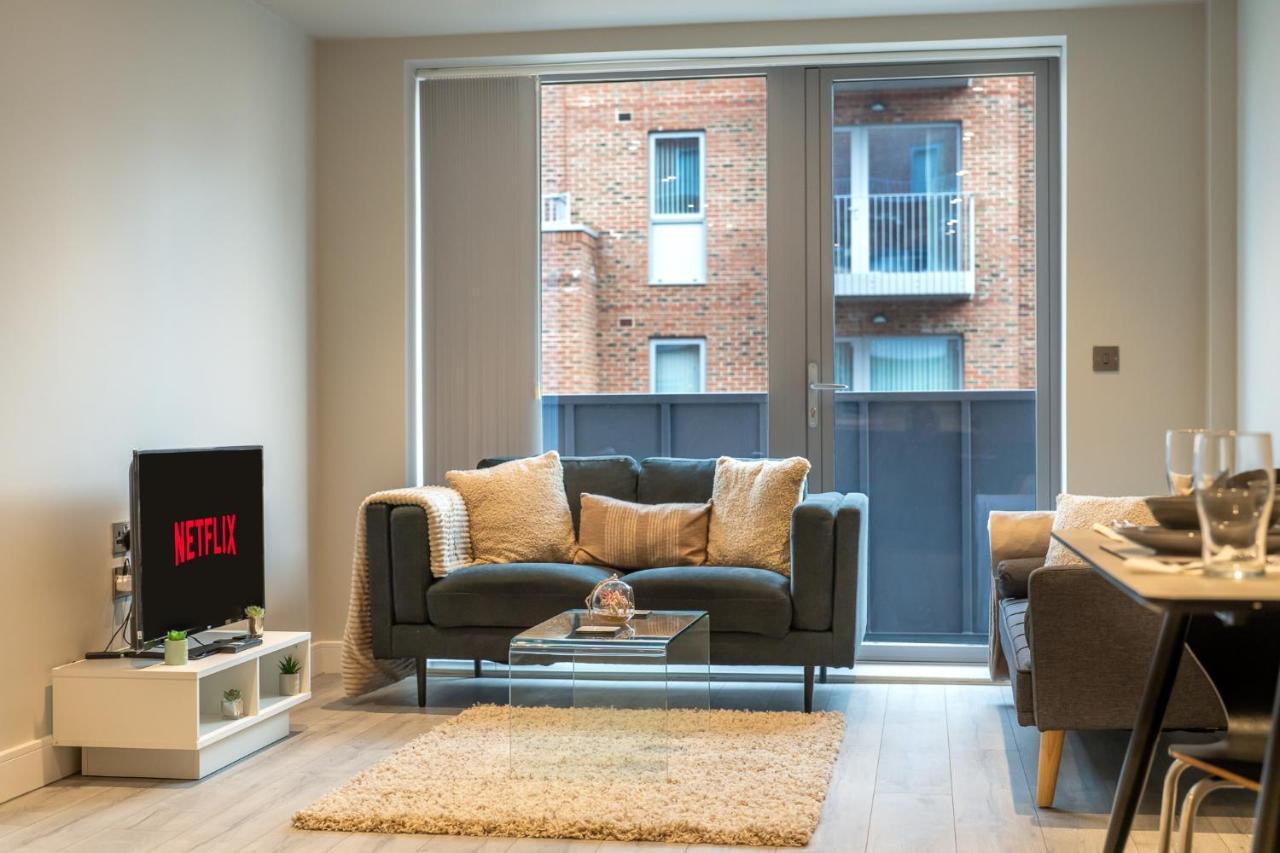 Lovely 4-Sleeper Apartment In Central Slough With Free Parking Eksteriør bilde