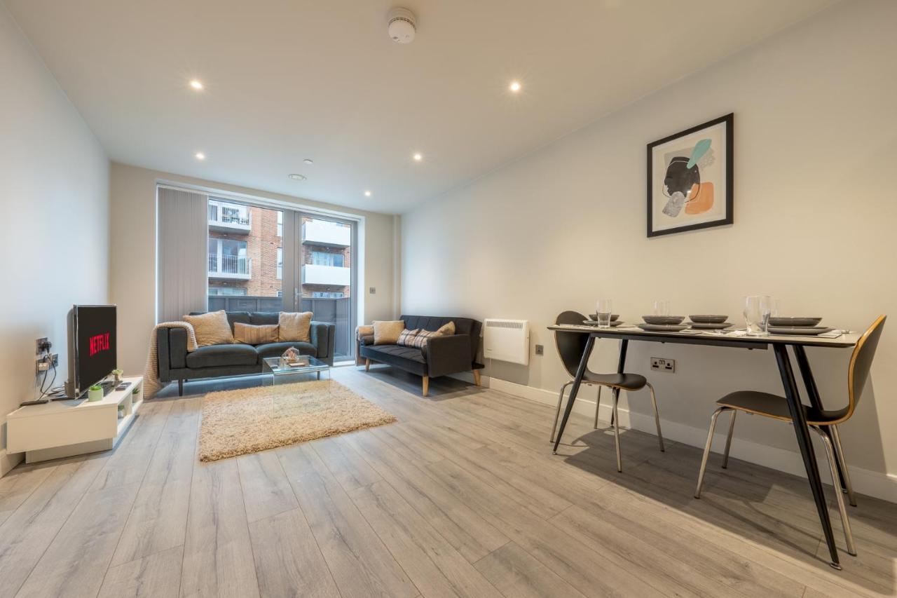 Lovely 4-Sleeper Apartment In Central Slough With Free Parking Eksteriør bilde