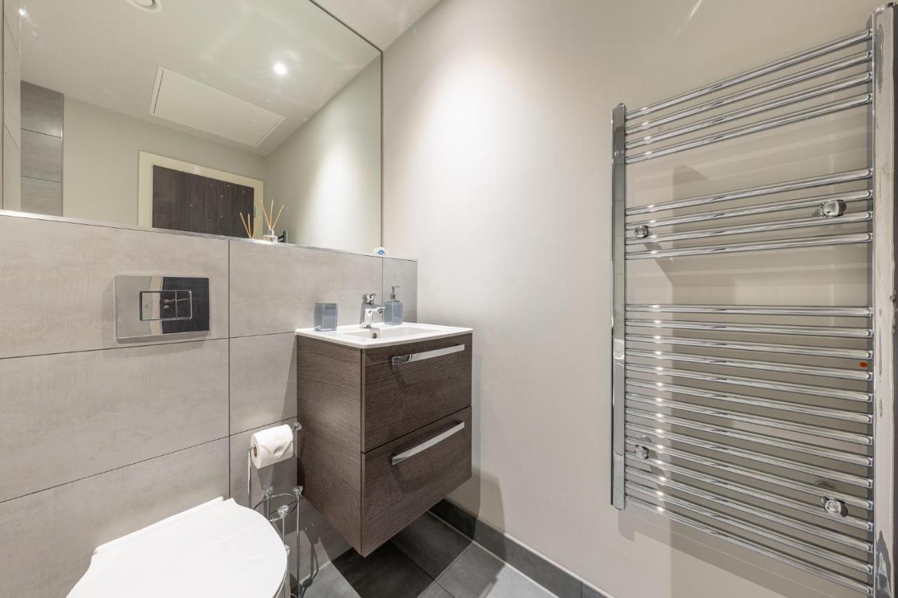 Lovely 4-Sleeper Apartment In Central Slough With Free Parking Eksteriør bilde
