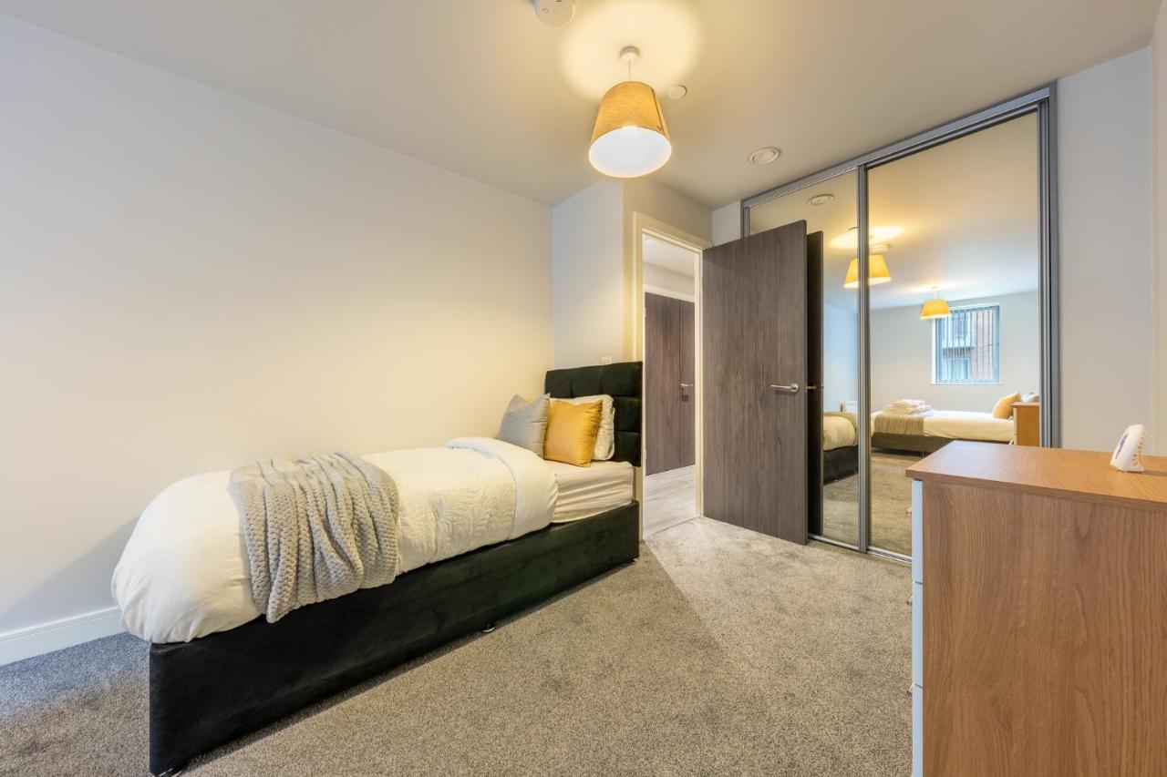 Lovely 4-Sleeper Apartment In Central Slough With Free Parking Eksteriør bilde