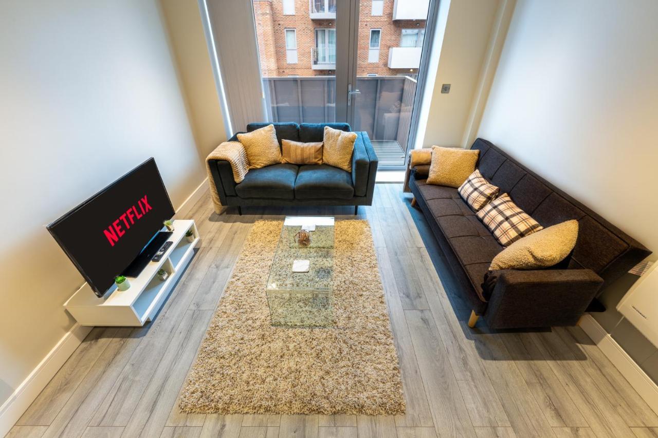 Lovely 4-Sleeper Apartment In Central Slough With Free Parking Eksteriør bilde