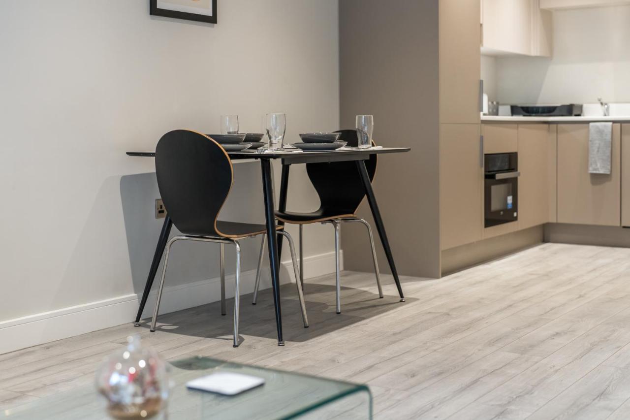 Lovely 4-Sleeper Apartment In Central Slough With Free Parking Eksteriør bilde