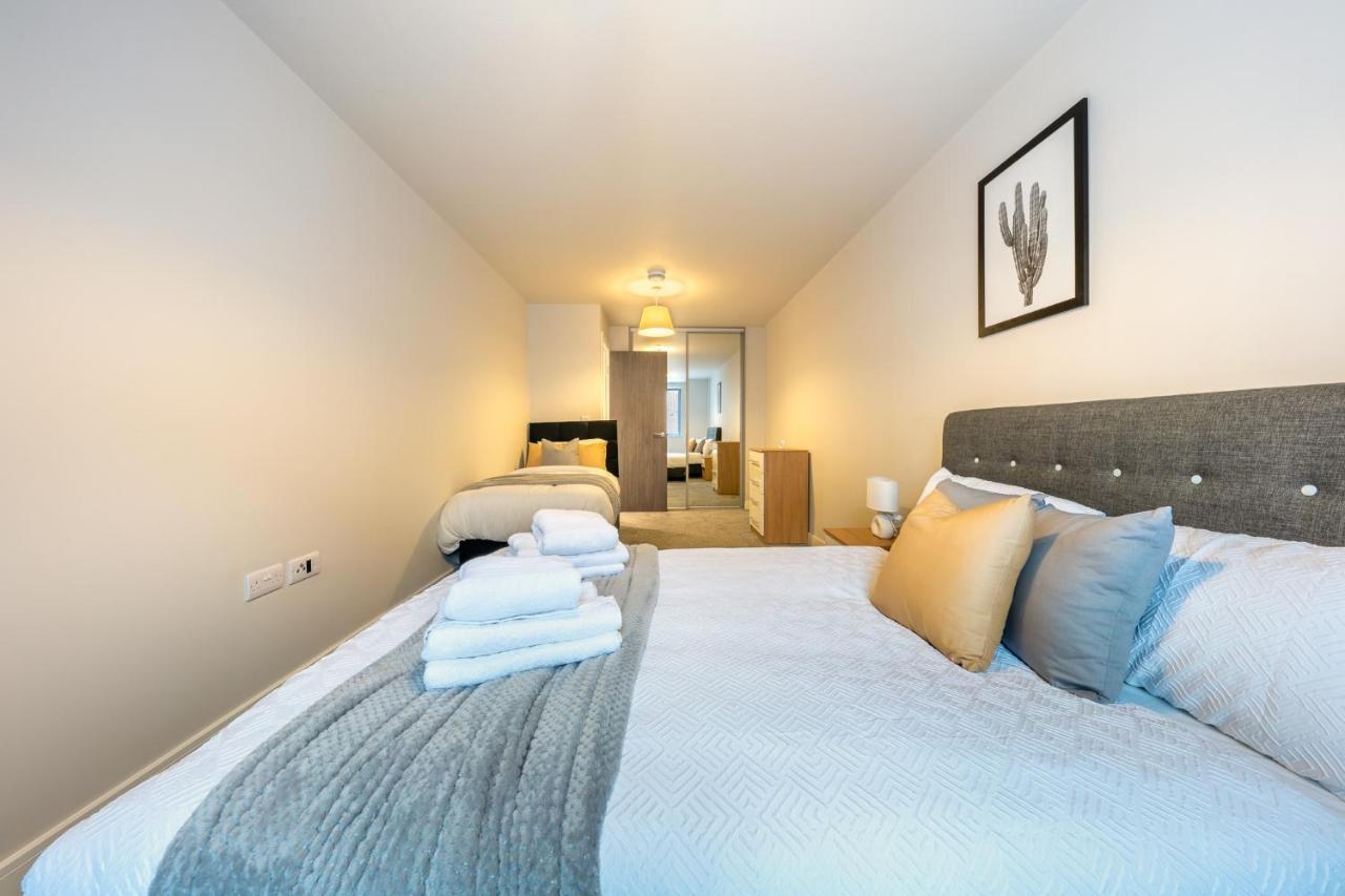 Lovely 4-Sleeper Apartment In Central Slough With Free Parking Eksteriør bilde