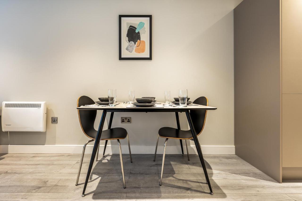 Lovely 4-Sleeper Apartment In Central Slough With Free Parking Eksteriør bilde