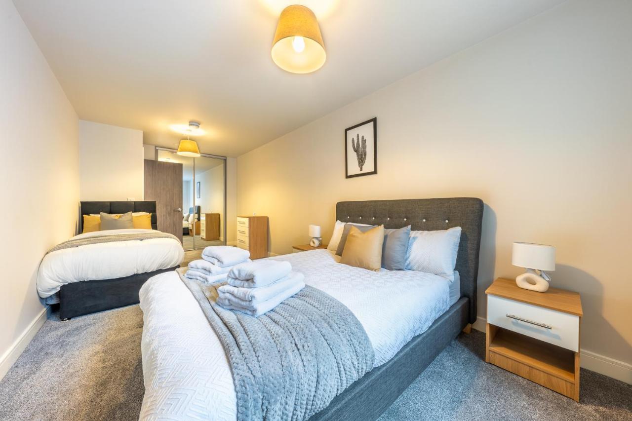 Lovely 4-Sleeper Apartment In Central Slough With Free Parking Eksteriør bilde