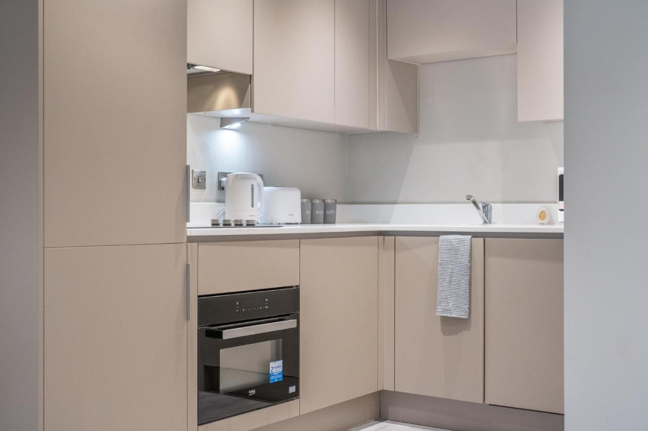 Lovely 4-Sleeper Apartment In Central Slough With Free Parking Eksteriør bilde