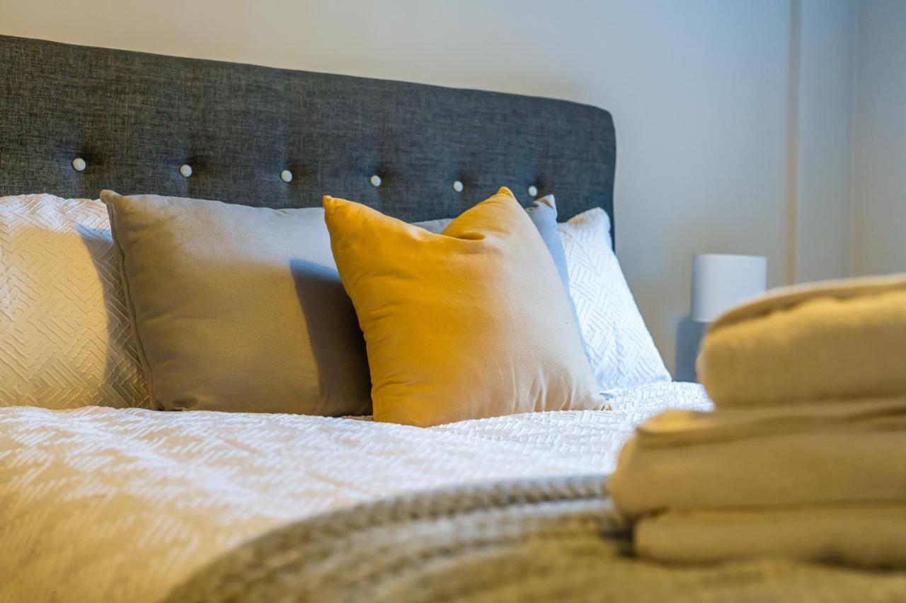 Lovely 4-Sleeper Apartment In Central Slough With Free Parking Eksteriør bilde