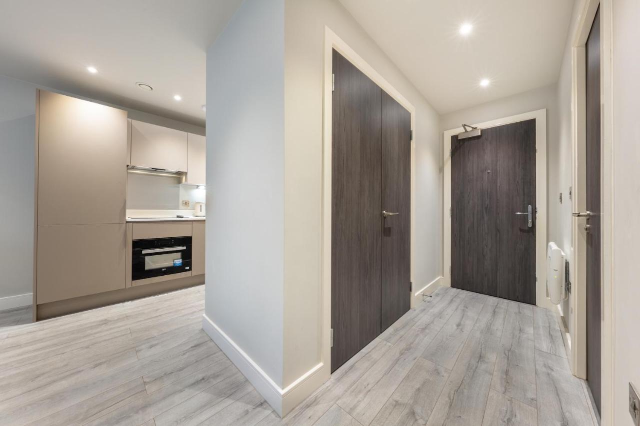 Lovely 4-Sleeper Apartment In Central Slough With Free Parking Eksteriør bilde
