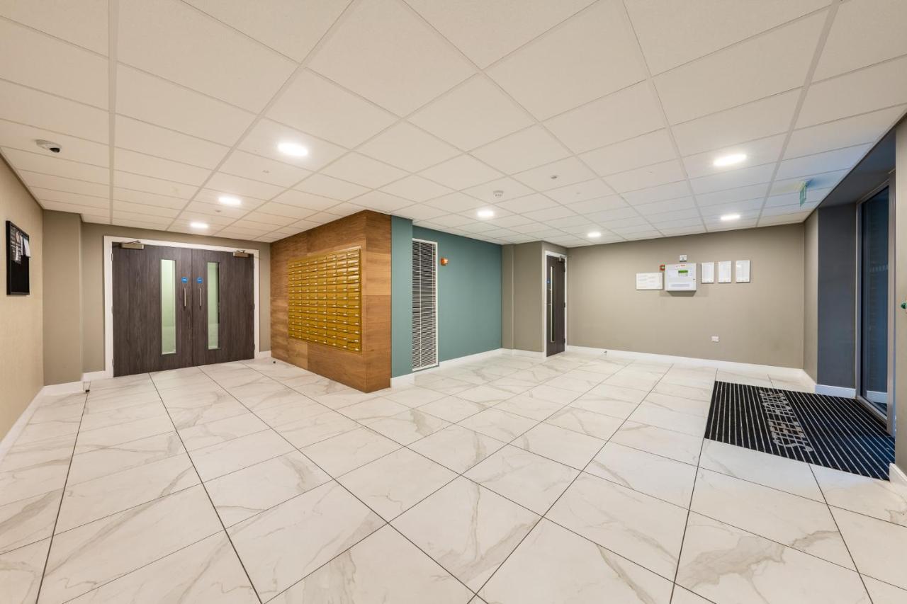 Lovely 4-Sleeper Apartment In Central Slough With Free Parking Eksteriør bilde