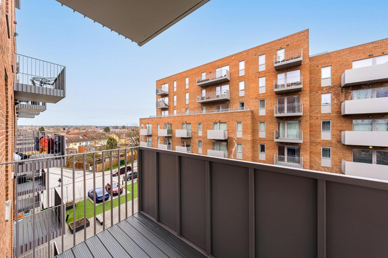 Lovely 4-Sleeper Apartment In Central Slough With Free Parking Eksteriør bilde
